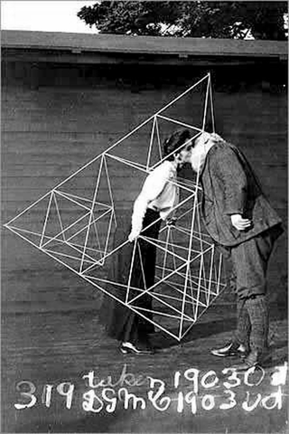 Illustration for article titled Alexander Graham Bell's Failed Flying Machine Reborn As a Floating City